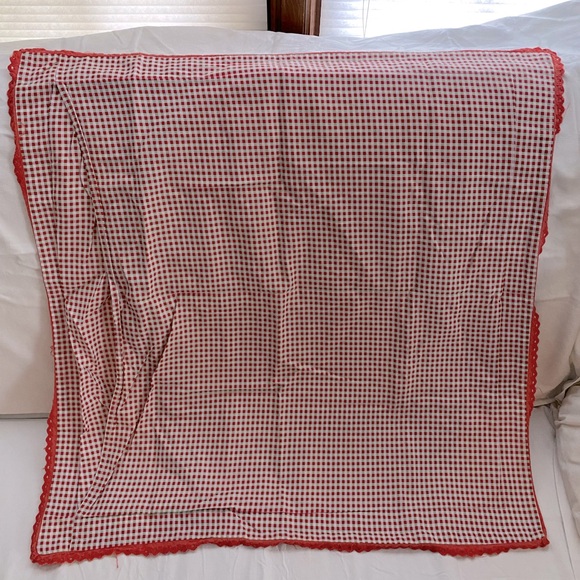 Pillow sham, 24 x 24 inch insert, 100% cotton, polka dots, gingham, eyelet trim. - Picture 2 of 5